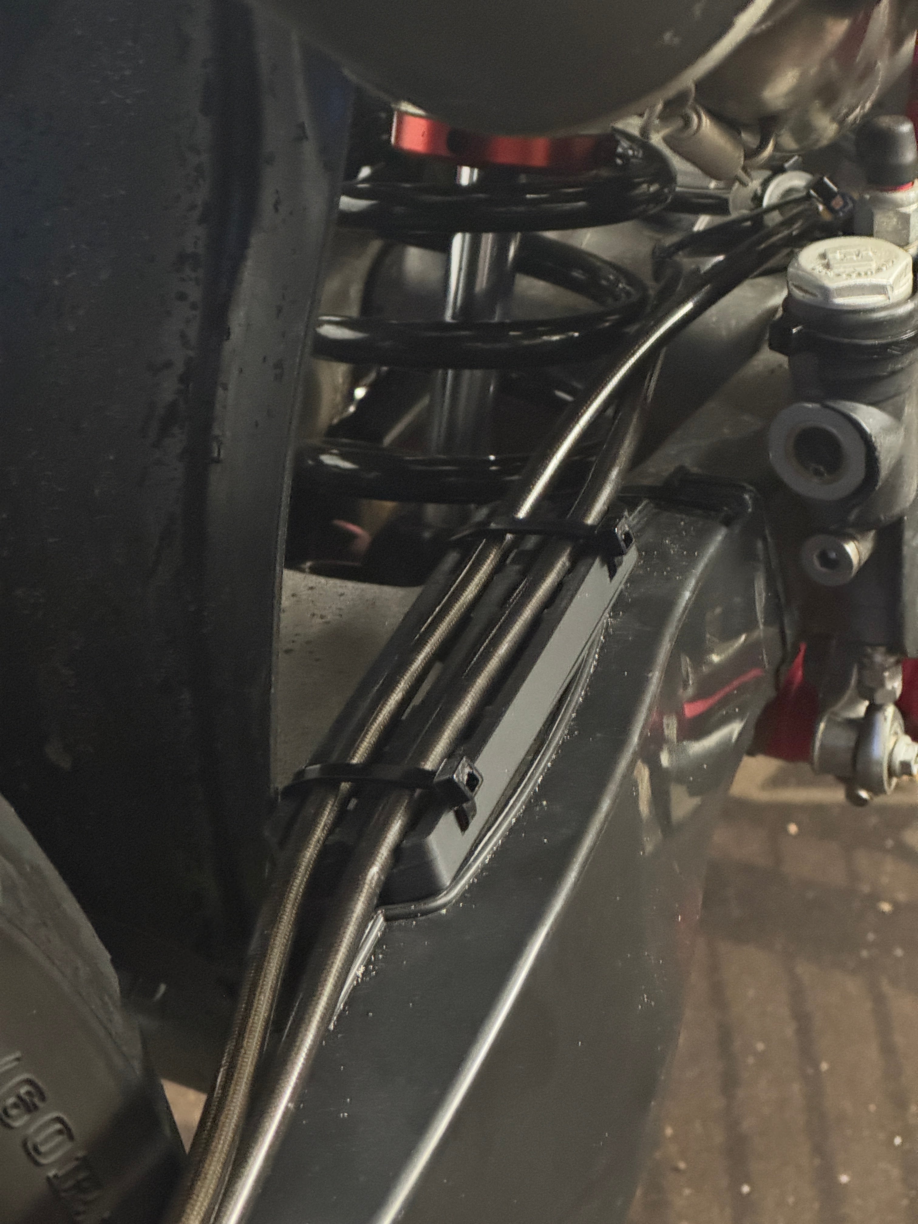 Doppel-Bremsleitungs Halter für Lefthandbrake